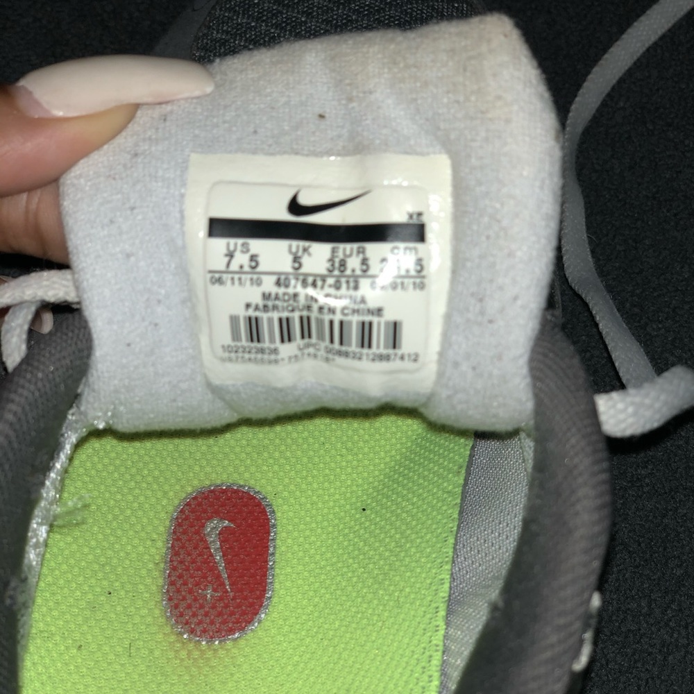 Nike Shoes - Picture 4 of 4